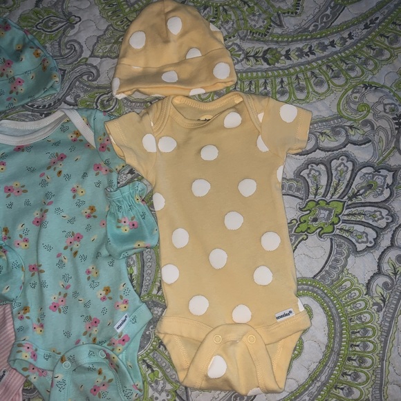 Gerber onesies - Picture 6 of 6